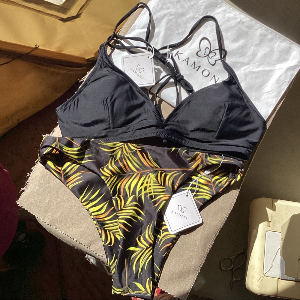 NWT Kamoni Bikini Size M Bathing Suit Vacation Travel Beach Cruise Summer Resort